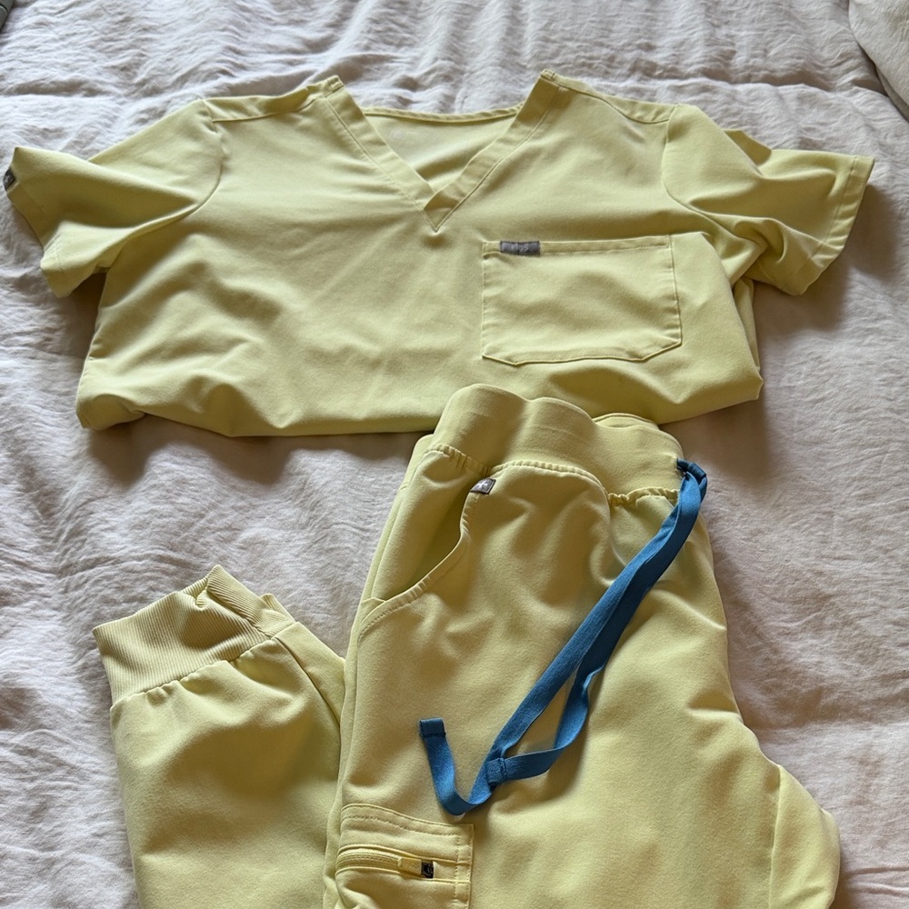 Figs Yellow Scrub Set with Blue Accents